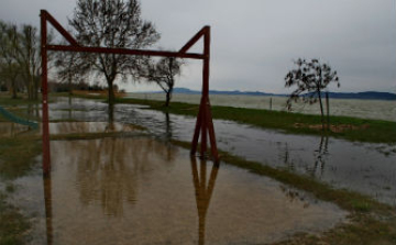 Balaton: vízben úsztak a zamárdi utcák, Fenyves megúszta