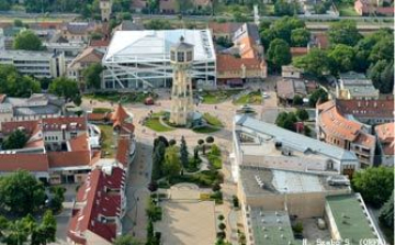 Siófok, Füred, Keszthely: egy Balaton, három főváros? 