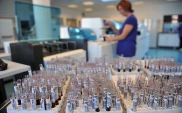 Vérvizsgálat harmadpénzből, újabb késések a laborokban a forráshiány miatt