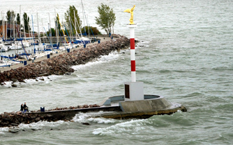 Víz alatt a lídók: zárva a Balaton az első nyári hétvégén