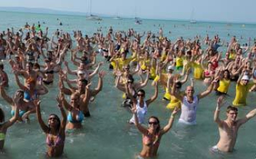 Nagyon happy: minden eddiginél korábban nyit a Balaton - videópremier