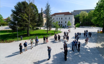 Átadták Veszprémben a Zöld város projekt új közösségi tereit