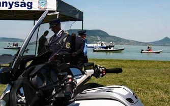 Rend lesz: majdnem száz készenlétis rendőr indul a Balatonhoz