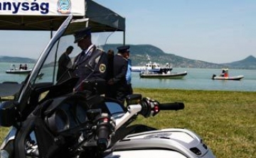 Rend lesz: majdnem száz készenlétis rendőr indul a Balatonhoz