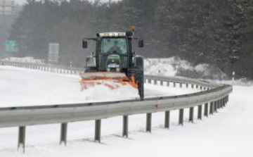  A kamionokat pihenőkbe, leállósávba terelik az M7-es somogyi szakaszán